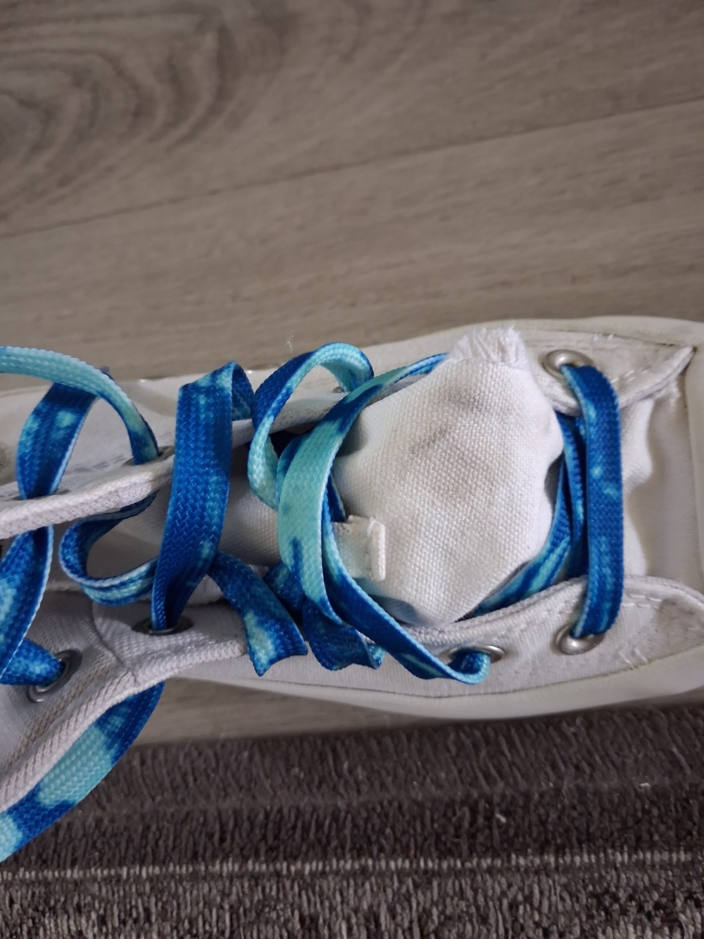 Converse Off White High-Top Sneakers with Blue Gradient Laces Women Size 7.5*** - Picture 8 of 8